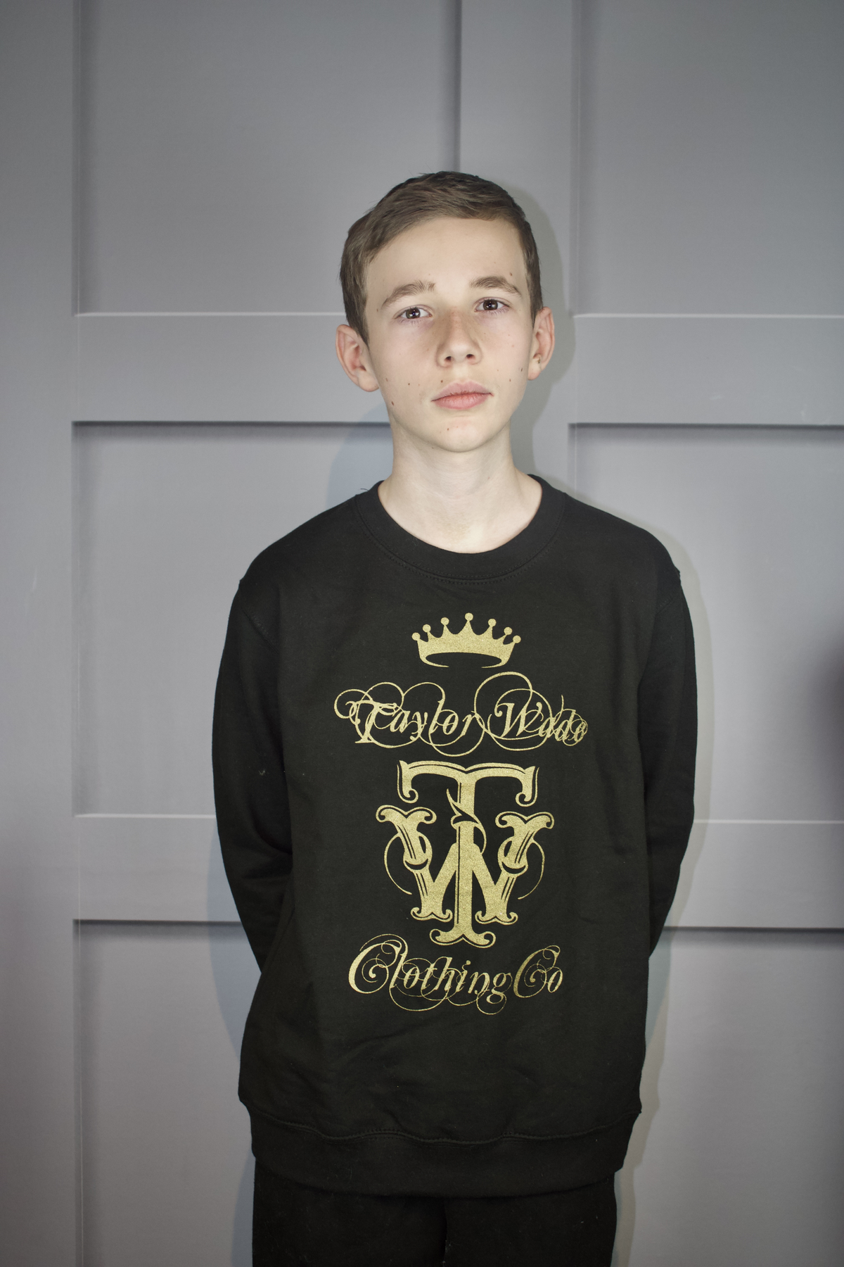 BOYS BLACK TAYLOR WADE SWEATSHIRT WITH ORNAMENTAL PRINT LOGO